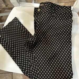 Stylish Black and White Patterned Women's Cropped Pants